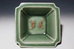 【桃】煎茶道具：三田青磁双魚紋様図四方菓子鉢