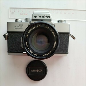 アンティーク、レトロなminolta SR T SUPER ミノルタ、フィルム一眼レフカメラです