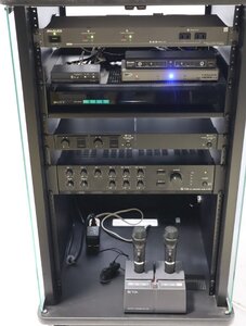 西H☆TOA トーア ワイヤレスマイク2本セット WM-1220　BC-1000 / アンプ A-1706 / チューナー WD-750B WT-750B キャビネット他★3P-985