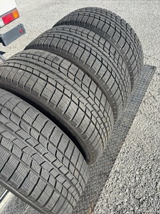 売り切り！　グッドイヤー(GOODYEAR) スタッドレス 235/50R18 97Q　かすかにイボあり