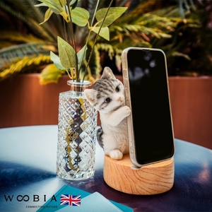 スマホスタンド サバ白猫 ネコ 卓上 置物 動物 かわいい おしゃれ 写真立て スマホホルダー woobia ウービア