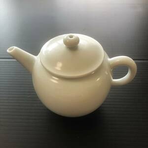 H011　【中古品 長期保管品】急須 小　白磁 茶器 茶道具　一部欠けあり