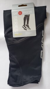 未使用タグ付スキン SKINS カーフスリーブスCALF SLEEVES ST00330879001XL SERIES-3 UNISEX サイズXL黒色フィットネス着圧コンプレッション