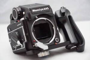 ☆通電OK・実用品☆ マミヤ 645 1000S ボディ　MAMIYA 645 1000S Body グリップ付き 大人気の中判カメラ　おススメの1品 お見逃しなく