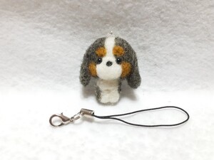 羊毛フェルト ハンドメイド 仔犬 キャバリア　トライカラーちゃん 　ストラップ 