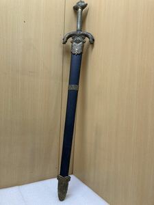 YK8986 メーカー不明　メディーバルソード　　模造刀　剣　ロングソード　全長約106.5cm 重さ約3.48kg 現状品　　1229