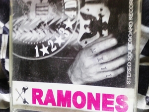 RAMONES １★２★３★４ DIE　ラモーンズ