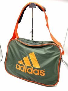 衝撃の1円スタート！様々なシーンで大活躍！【adidas アディダス】ビックパフォーマンスロゴ ショルダーバッグ/カーキオレンジ/N-Bag95