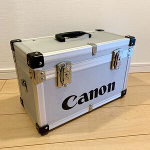 カメラケース ・破損なし、金属部くすみあり、鍵なし・Canon、アルミケース 、シルバー 、キヤノン 。