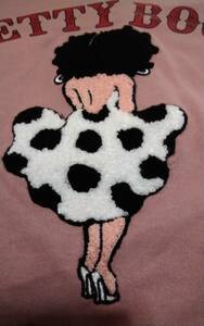 レディース☆BETTYBOOP ☆可愛い！モコモコイラストのモウモウ柄ドレスの後ろ姿ベティちゃん桃色半袖Tシャツです(o^―^o)サイズＬ☆