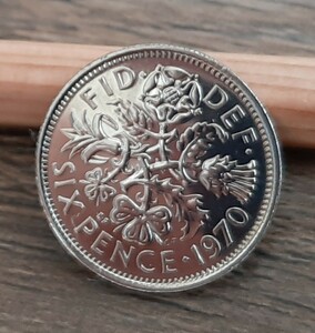 1970年 英国幸せのシックスペンス イギリス ラッキー6ペンス コイン本物古銭英国コイン 美品です19.5mm 2.8gram 6ペンス 