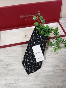 参考価格25300円 未使用　フェラガモ　ネクタイ　Salvatore Ferragamo　ネクタイ