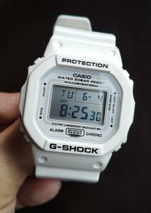 カシオ Ｇショック G-SHOCK ＤＷ-5600　ホワイト　中古　美品