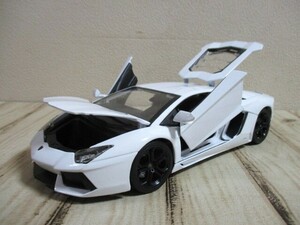 burago ブラーゴ 1/18 ランボルギーニ アヴェンタドール LP700 White　/ Lamborghini Aventador LP700-4　