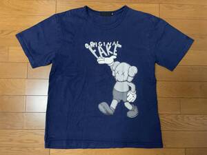 ★３ USED KAWS Tシャツ ３ ネイビー ORIGINAL FAKE★メディコム・トイ medicom toy S 165cm〜170cm 古着 supreme カウズ