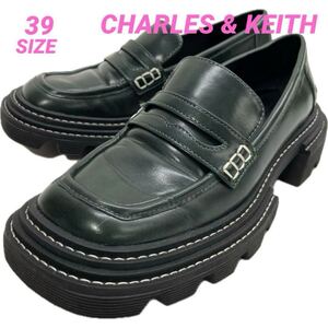 CHARLES & KEITH チャンキーペニーローファー B9826