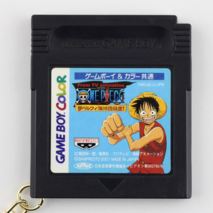 ジャンク ゲームソフト キーホルダー 「ONE PIECE 夢のルフィ海賊団誕生！」 カセットサイズ：縦6.5×横5.8×厚さ0.