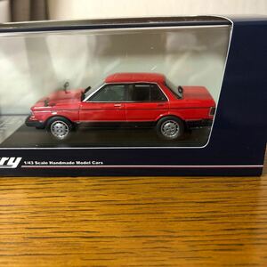 1/43 ハイ・ストーリー NISSAN BLUEBIRD 4DOOR SEDAN TURBO SSS-S 1983(レッド×ブラック)