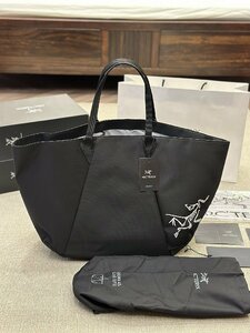 【Arcteryx】CARRIER 45 GEAR TOTE トートバッグ ブラック 鞄 ユニセックス 大容量 バッグ 通勤