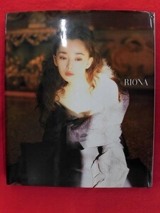 V180 葉月里緒奈写真集「RIONA」撮影：篠山紀信 ぶんか社 1998年初版