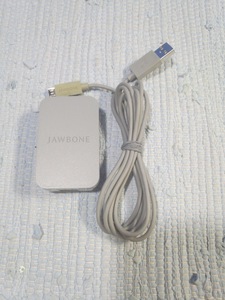 ■送料140円～■JAWBONE ACアダプター 通電確認済 [SPA-K901]