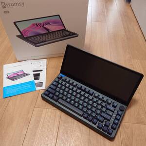 【中古美品】Kwumsy K3 メカニカルゲーミングキーボード 13インチタッチスクリーン RGBバックライト付き + おまけの保護フィルム付き