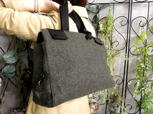 ●超美品●PRADA プラダ●メンズ●三角ロゴプレート●ウール カーフ レザー 本革●ハンド トート バッグ●グレー 黒●SV金具●A4●Js51907