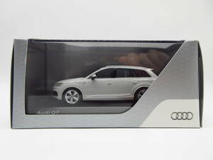 1/43 アウディ Q7 Audi Q7　ディーラー特注 ミニカー　ホワイト　Glacier White