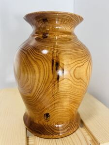 世界遺産・希少　屋久杉　花瓶　美品　華道　高さ19cm 壺　花器　工芸品　花道　伝統工芸　日本製　Made in Japan木製 フラワーベース