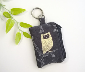 ハンドメイド〈小銭が入るキーホルダー〉ミニミニポーチ 　Forest owl/森のフクロウ.A (7×5）※ピルケ-ス/コインケ-ス