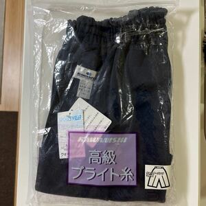 新品☆体操ズボン　クォータパンツ　　　　　ネイビー　140