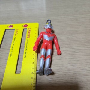 ミニソフビ　キーチェーン　ウルトラマン　高さ約12センチ　中古