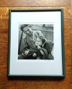 細江英公　『母と子』 オリジナル・マルティプル・フォト 　1952年　 版上サイン入　額装　 細江 英公　日本を代表する写真家