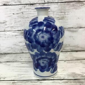 【中古品】有田焼 鍋島 染付 花瓶 花紋 花器