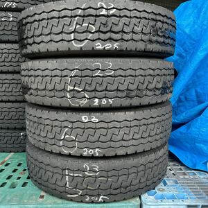 BRIDGESTONE M８１２　205/85R16 117/115N LT 2023年４本　中古タイヤ４本　残溝５〜６ミリ