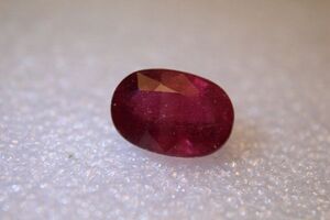 天然スリランカ産ルビー５．９４ct★オーバルカット★ソーティング付