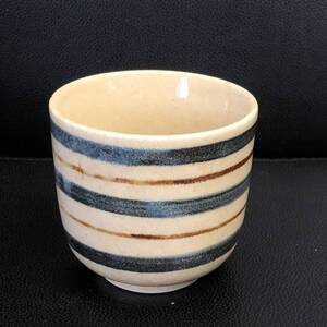 《食器》 茶器「銘無し 青と茶色の横縞模様：湯呑み」 高さ：約7.5cm・口：約8cm 湯飲み 