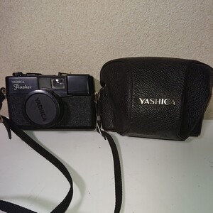 現状品 ジャンク品　YASHICA　Flasher　電池部分錆びあり　ケース付き　ヤシカ38mm　1:2.8　【CAM-070408】