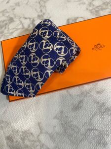 【美品】エルメスHERMES ネクタイ　ネイビー　ブルー　柄