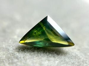 ★100円スタート★非加熱サファイア 0.72ct 8.2x5mm トリリオン　トラ柄　ブルーグリーン　宝石　マダガスカル