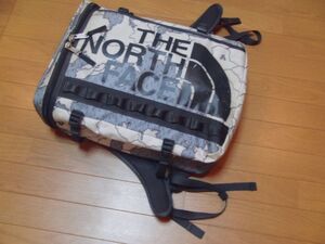 即決早勝!!THE NORTH FACE世界地図ヒューズボックス【屈強軽量素材】ノースフェイス総柄アラウンドザワールド☆ゴールドウィンバックパック