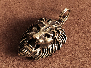 真鍮 キーホルダー（ライオン 顔） 獅子 シーサー 狛犬 動物 チャーム キーリング ブラス 雑貨 縁起物 金属 アニマル グッズ モチーフ