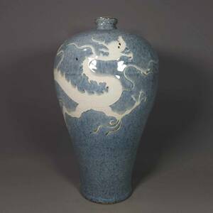 3+ZU7114 「東洋美術」中国骨董 人間国宝 磁器製品【明代には藍釉を撒いて竜紋の梅瓶を残しました】 旧物 孤品 珍品 陶磁器 収蔵価値が高い
