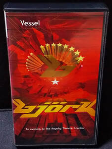 Bjork - Vessel 国内盤 VHS, NTSC PolyGram Video - POVP-1030 ビョーク 1994年 歌詞・対訳・解説付, 60min. 11曲, 字幕スーパー