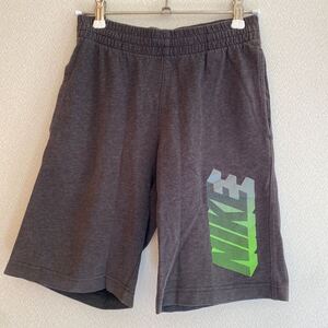 ナイキ　NIKE ボトムス　ハーフパンツ　ショートパンツ　140 グレー　ロゴ　半ズボン　短パン　スウェット　ジュニア　キッズ　男の子