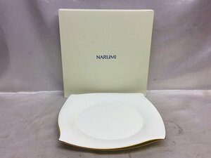 【未使用保管品】NARUMI ナルミ おしゃれスクエアプレート ホワイト ボーンチャイナ 皿 食器 角型 箱付き