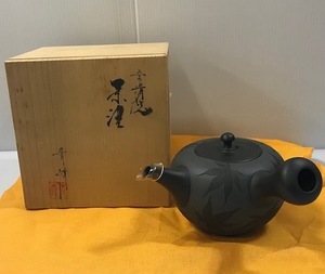 あ//つH3349 【美品・保管品】常滑焼　都築　青峰作　もみじ急須　黒泥　茶道具　15号黒丸形