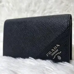 現行✨ 極美品! PRADA カードケース サフィアーノ ロゴ金具 黒 定期入れ