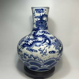 中国美術　大清乾隆年製　青花龍紋天球瓶　蔡暁芳 　H３６cm