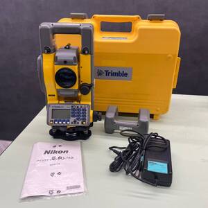 19go【中古品】Trimble トリンブル トータルステーション M5 2NPL 測量機器　バッテリー 1個、充電コード付